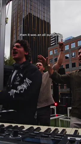 when the fam joins you on stage 🕺🏽 #housemusic #dj #djset #edm 