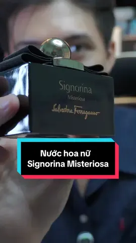 Ngọt ngào, bí ẩn và quyến rũ – Signorina Misteriosa là mùi hương của những cô gái biết mình muốn gì. Không cần ồn ào, vẫn khiến người ta say mê.” ✨ Hương mâm xôi – hoa huệ – vanilla đen 👗 Hợp cho các buổi tối, hẹn hò, tiệc 💋 Dành cho nàng sang chảnh, trưởng thành, quyến rũ #kanreview #vinhkhang014 #kanreviewnuochoa #salvatoreferragamo #signorinamisteriosa #blanc 