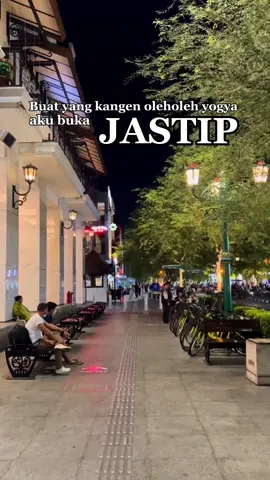 OPEN JASTIPER  Buat kalian yang kangen Makanan/olehole Yogya, boleh DM aja jangan malu maluu harga murah. Bahkan kalo kalian mau bukan Jastip didaerah kalian bisa ko, barang dikirim ke wilayah kalian🖤 Ayoo yg mau jadi Jastiper atau hanya sebatas kosumsi sendiri boleh DM  #yogyakarta #yogya #oleholehjogja #yogyakartaistimewa #jastipyogyakarta #jastipmurah 