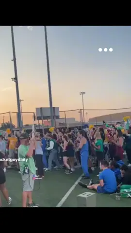 #creatorsearchinsights #viral #fyp #targetaudience #funny #greenjacketguynpc #thumbsup 