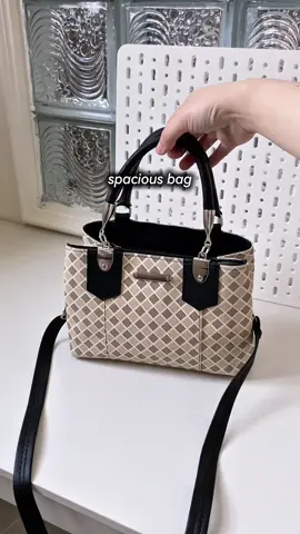 gercepin sekarang juga bebb✨🫶🏻🍒 pilihan warnanya banyakk🤎 #promomakangajian #affiliatetiktok #fyp #totebag #taswanita #tasestetik #tasgemes 