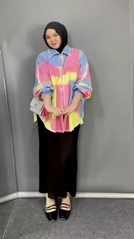 Membalas @Soniaa💫 restok restokk!! buruan co sebelum kehabisan, klo po paling 10harian aja kok kkasay🙌🏻 #kemejarainbow #kemejajeans #kemejajeansoversize #kemejaoversize #kemejawanita 