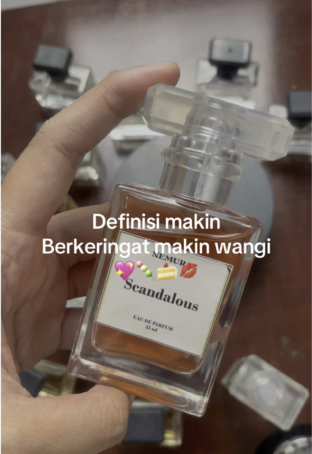 Ciwi ciwi yang parfum seger manis,cobain scandalousy dehhh!!! Nempel wanginya dan tahan lama juga🥰 bikin org notice kita pke parfume apa 👀✨ #nemuraco  #rekomendasiparfumecewek #parfumereccomended 