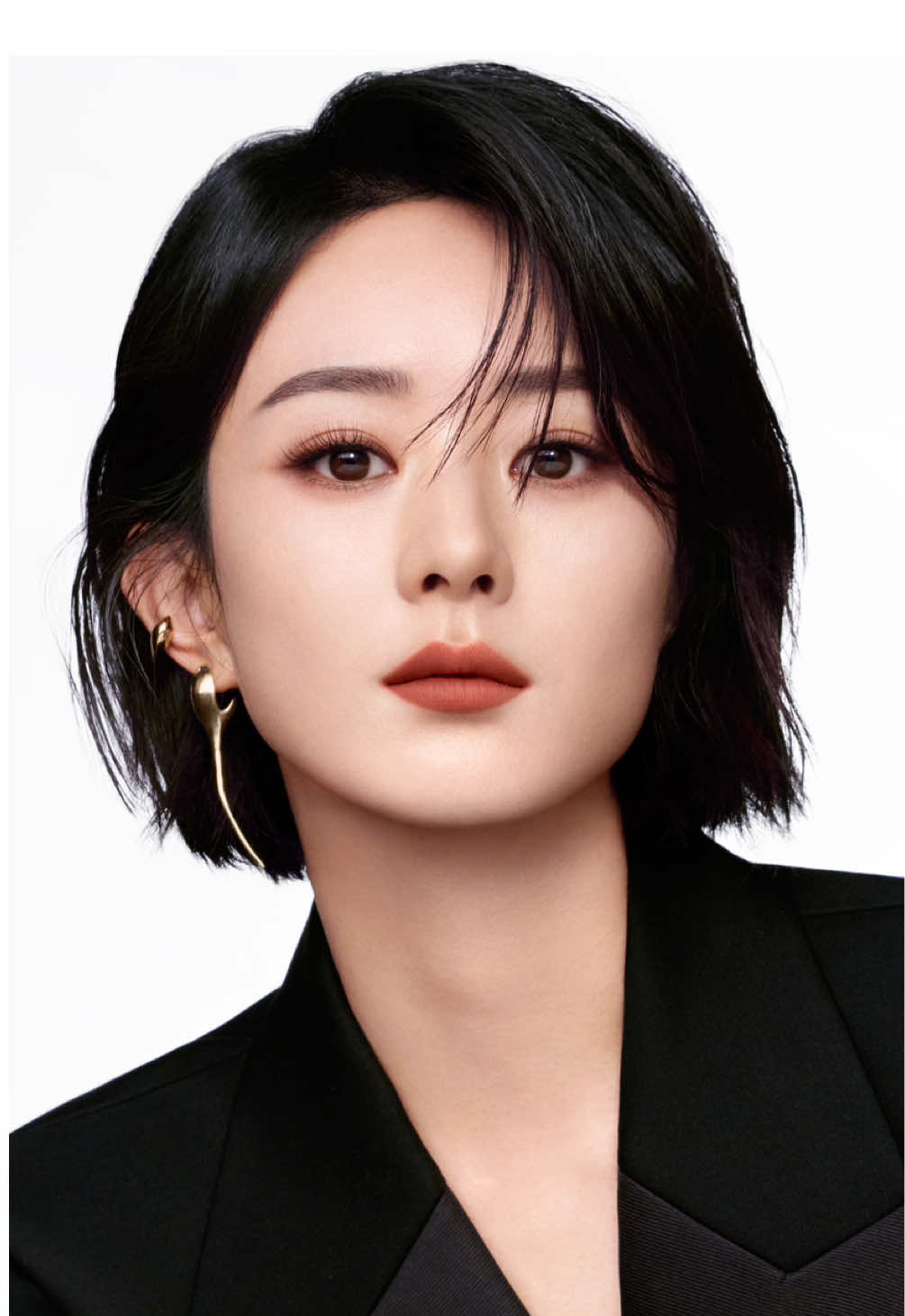 Introducing acclaimed Chinese actress Zhao Liying as the new Givenchy Beauty Global Brand Ambassador.   #GivenchyMakeup #GivenchyBeauty