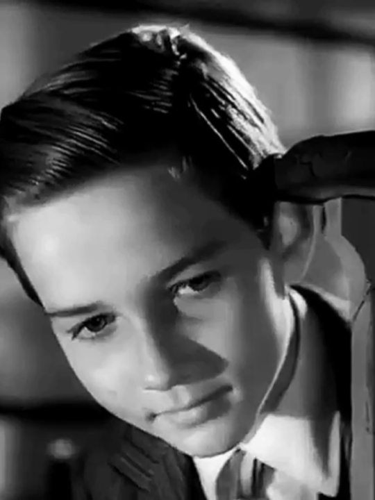 wonderful tonight 🎶  Amici Per La Pelle 1955 📽️ sorry for video quality 😔  #amiciperlapelle #amiciperlapellefilm1955 #geronimomeynier #andreasciré #song #longervideos #wonderfultonight #ericclapton  #မြန်မာ 