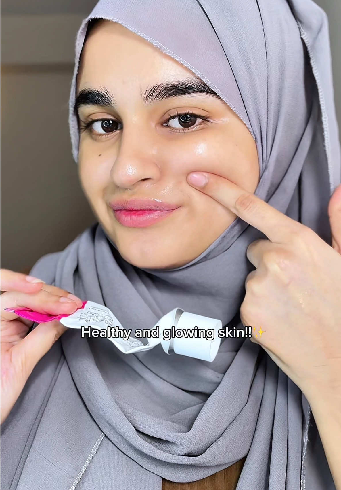 Best Moisturizer For Bright Flawless Glowing Skin?  TOSOWOONG Arbutin 7% + Tranexamic Acid 4% Cream💗 This cream contains 7% arbutin, 4% tranexamic acid, niacinamide, and glutathione. It helps even out and brighten skin tone while effectively targeting pigmentation, acne scars, and dark spots. From @TOSOWOONG Global  Find it on Amazon 🛍️  . . . . . #creatorsearchinsights #tosowoong #arbutincream #tranexamicacid #txa #tranexamicacidcream #brighteningskincare #darkspotcorrector #arbutin7tranexamicacid4cream #AmazonDeals #brighteningmoisturizer #darkspotstreatment #brightskin #whiteskin #moisturizer #skincare