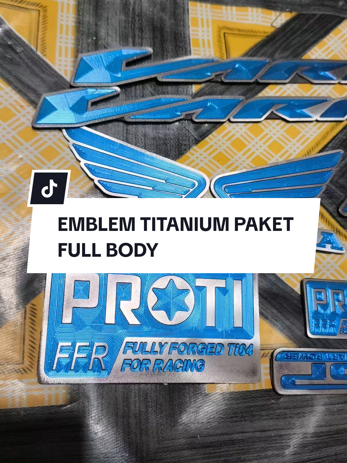 emblem paketan satu warnanya Kaka #titanium #entongstore #emblemtitaniumpaketvario 