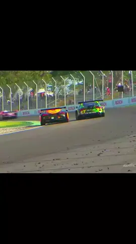 McLaren vs BMW #bmwmotorsport #mclaren #race #trackday #auto #carrera #carreras #track #Motorsport #car #racingcar #racing #wec #lemans #motor 