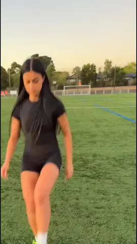 dribble 99% shooting 1% 🤣 #Fyp #Football #Ramos #Womanfootball 