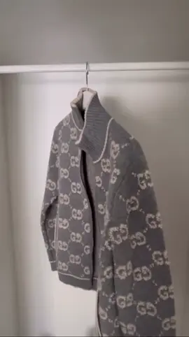 Insta: designshop.ch #gucci #GG #cardigan #grau #guccisweater 