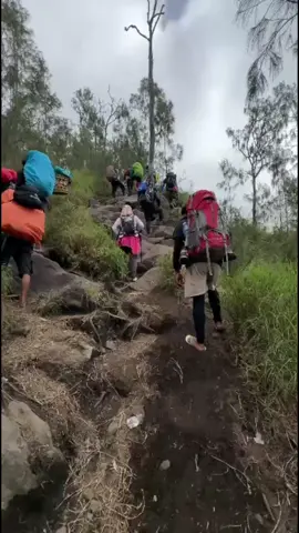 Kita la ni... Last2 gambar barai video pewai.. Bebaiii... Kt peak pon video pon Halah2... Hahahahahaa OK next contant apa hngpa nk buat lekaih share...tahan x lama lagi ni.. #gunung ranjani@Burn Rahman @MAI🐈 @EMMA❤️ @Mohd fazil @asyrafbaab n geng2 