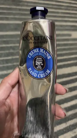 >E có gắn link mng tham khảo hàng chính hãng nhá. Kem Dưỡng Da Tay Hand Cream ##Loccitane 150ml Kem dưỡng tay đỉnh nóc kịch trần. Gồy ai cũng mê sự mềm mại của làn da.  ##loccitane