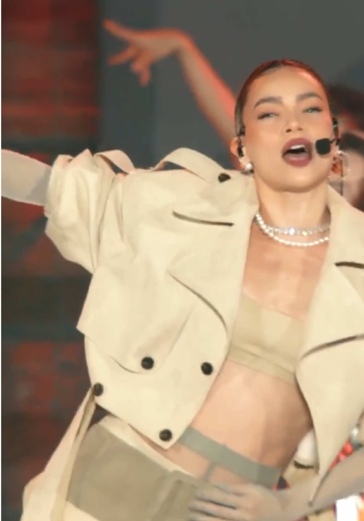 HỪNG ĐÔNG [LIVE]  #HoNgocHa #anhtraivuotnganchonggai #liveperformance 