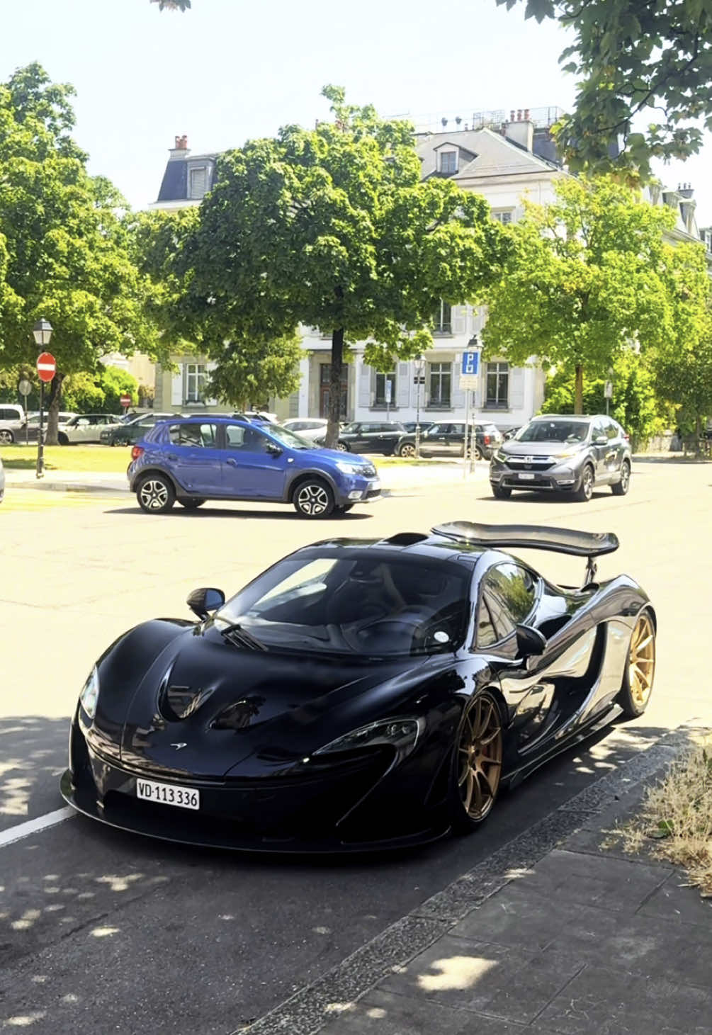 Only in Geneva that you can film a P1 alone on the streets #p1 #mclaren #xicoscomp @️⃝ᅠ ️⃝ᅠ ️⃝::  Thanks to @︎ for giving me his first and last clip 