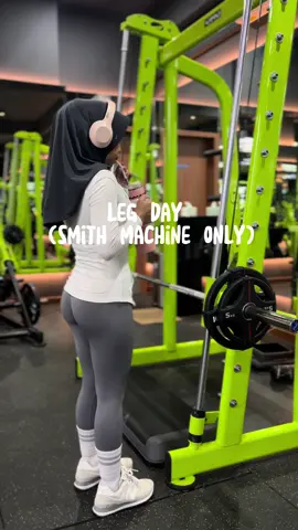 legday cuma di smith machine aja #legday #gym #GymTok #smithmachine 
