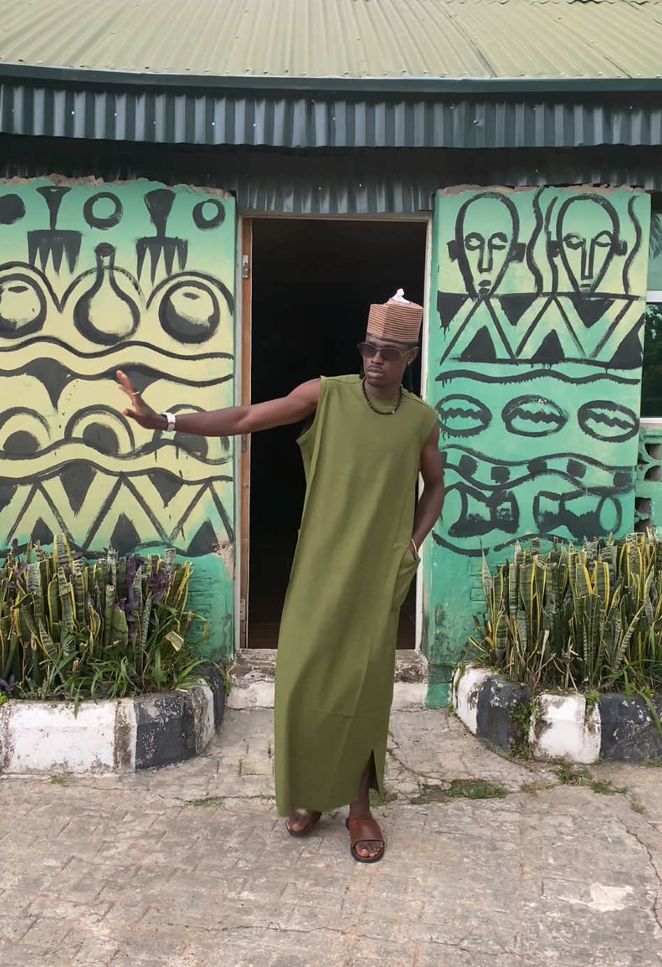 “DO IT” JUST LIKE WE DO. A sleeveless jalabiya piece that commands respect. 💀 Tailored by yours truly. 🪡 #jalabiya #styletips #outfit #nigeriantiktok #nigeriatailors 