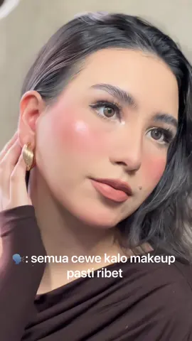 jadi skinprep bisa, primer bisa, setting sprayy?? Bisa jugaaaa!  jujur ini yang paling cocok sama aku karena ga bikin jerawatannn / purging👌🏻