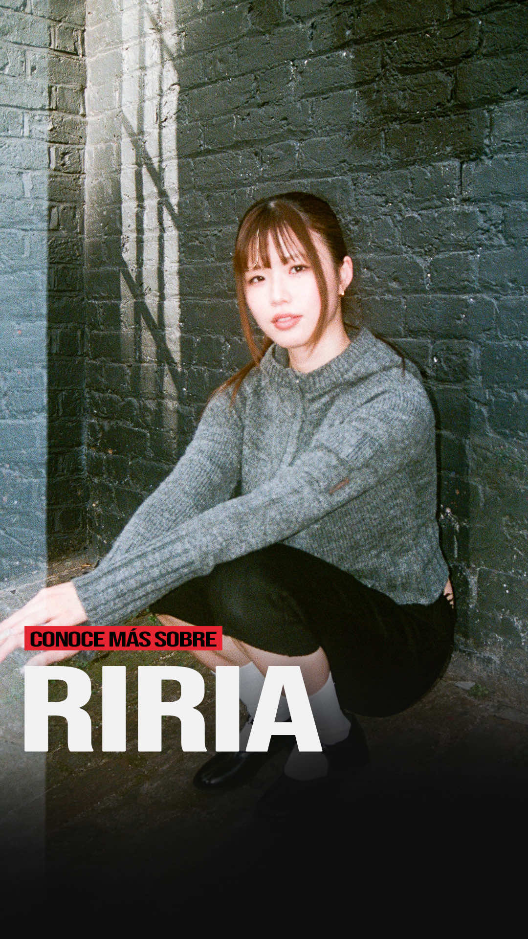 Una de las artistas que más ha crecido en 2025 de todo el mundo es @riria aka riria. A raíz de su Boiler Room en Tokyo, la japonesa se ha convertido en una sensación mundial del Garage, Baile Funk y de mezclar géneros finamente. Prueba de ello es que, solo un día antes de pinchar en Recreo, vaya a Amnesia Ibiza.  Yo qué sé.  Este verano ha estado en Glastonbury, posiblemente el festival más importante del mundo. Es un honor traerla a Torremolinos y que debute en la Costa del Sol con nosotros en un momento donde se la rifan en medio mundo. Y tú tienes la oportunidad de ver a la típica artista que en 2 años es una estrella mundial. Y entonces podrás decir que la viste en Torremolinos en un evento de 1.000 personas. Estás a dos clicks de comprarte la entrada.