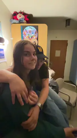 I miss my friends and I miss UW #takemeback #uw #college 