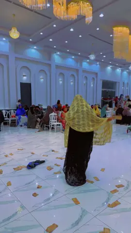 Ayeeyo mcn #dhulmahantenimo🐎 #habargidirnimo🤍💚💙 #cayrnimo🎅💗 #cabsiiye🦁 #somalitiktok120somli🇸🇴🇬🇲🇰🇪 #@Walalaha beauty salon 💄👑🥰 @Ramlo qurux❤️💋 