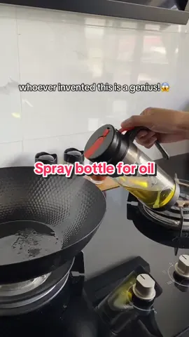 Whoever invented this is a genius!😱  Get yours now🛒 #spraybottle #oildispenser #oilsprayer #cookingoil #cookingoilspraybottle 