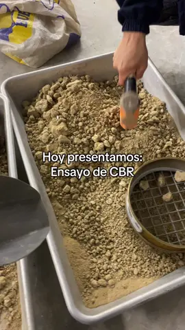 Ensayo de CBR (California Bearing Ratio) 👷🏼‍♂️ Mecánica de suelos. (5 capas*) #ingenieria #civil #CBR #english 