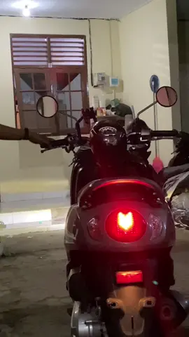 Sukak banget,motoran lebih seru dg lampustop love scoopy🥰🥰💃 #modifikasi #scoopymodifikasi #scoopy #lampustop #lampustoplove #lampstop led motor custom #scoopyestetic #motor #variasimotor #fyp #motorkeren #scoopyindonesia 
