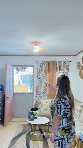 May ilaw kana, may fan kapa !!! Sulit nito at takenote may remote pa! Bagay na bagay sa mga tam4d tumayo para magpat4y ng ilaw 😆😂#CeilingFanWithLight #lightwithfan #adjustable #tricolor #mommykhaye 
