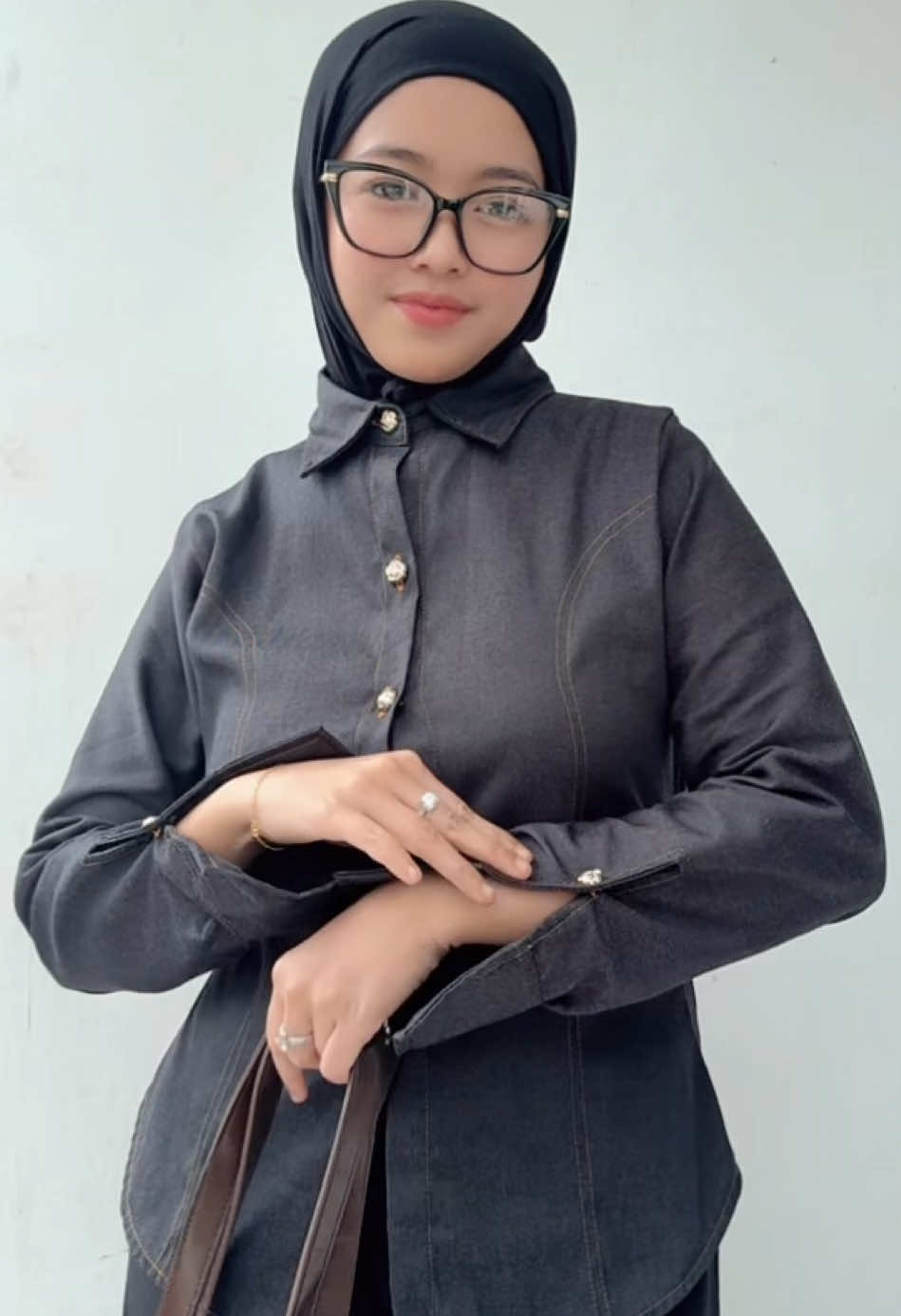 Jeans versi panjang super lucu polll, kancing bunga gold di tangan di baju dan di tali 🥰