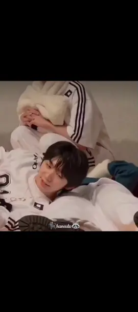 #haneulz moments: haha sa sobrang kadeluluhan ko, the whole time I play this video yung ngiti talaga di nawawala eh😅 ket tapos na ang vid tuloy parin ang kilig🤧....btw enjoy the vid😉by (ctto)😊 #han #jl #hanjay #ahof 