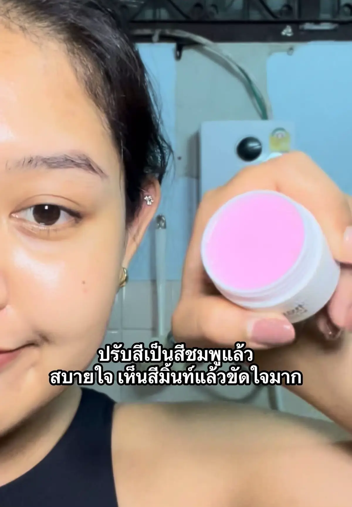 ต้องทนใช้สำลีเช็ดคลีนซิ่งมา 1 เดือนเต็ม คือ ใช้กันแดดกันเหงื่อกันน้ำมันก็ต้องเช็ดไง🥺 คือใครที่มีผดเห่อ ผิวแดงๆแบบนี้ แกควรลดการใช้สำลี หรืองดเลยก็ดี แต่คลีนซิ่งออย / บาล์ม มันไม่ได้เหมาะกับผิวทุกคน นี่คือ มหากาพของจิ๊กที่อยากทำ คลีนซิ่งบาล์ม ที่เหมาะ กับผิวเป็น สิวผด สิวยีสต์ สิวอุดตัน เพื่อ “ตัวเอง” 🤣 ในที่สุด “คลีนซิ่งบาล์มลดสิว“ สูตร 3 มันมาแล้ว Day 1 ที่ถ่ายไว้หลายวันแล้วแต่พึ่งลง 55555 #สิวผด #สิวอุดตัน #สิวอักเสบ #สิว #ผู้หญิง #วัย30  #คลีนซิ่งบาล์ม  #คลีนซิ่ง #รีวิว #ป้ายยา #ดูแลผิว 