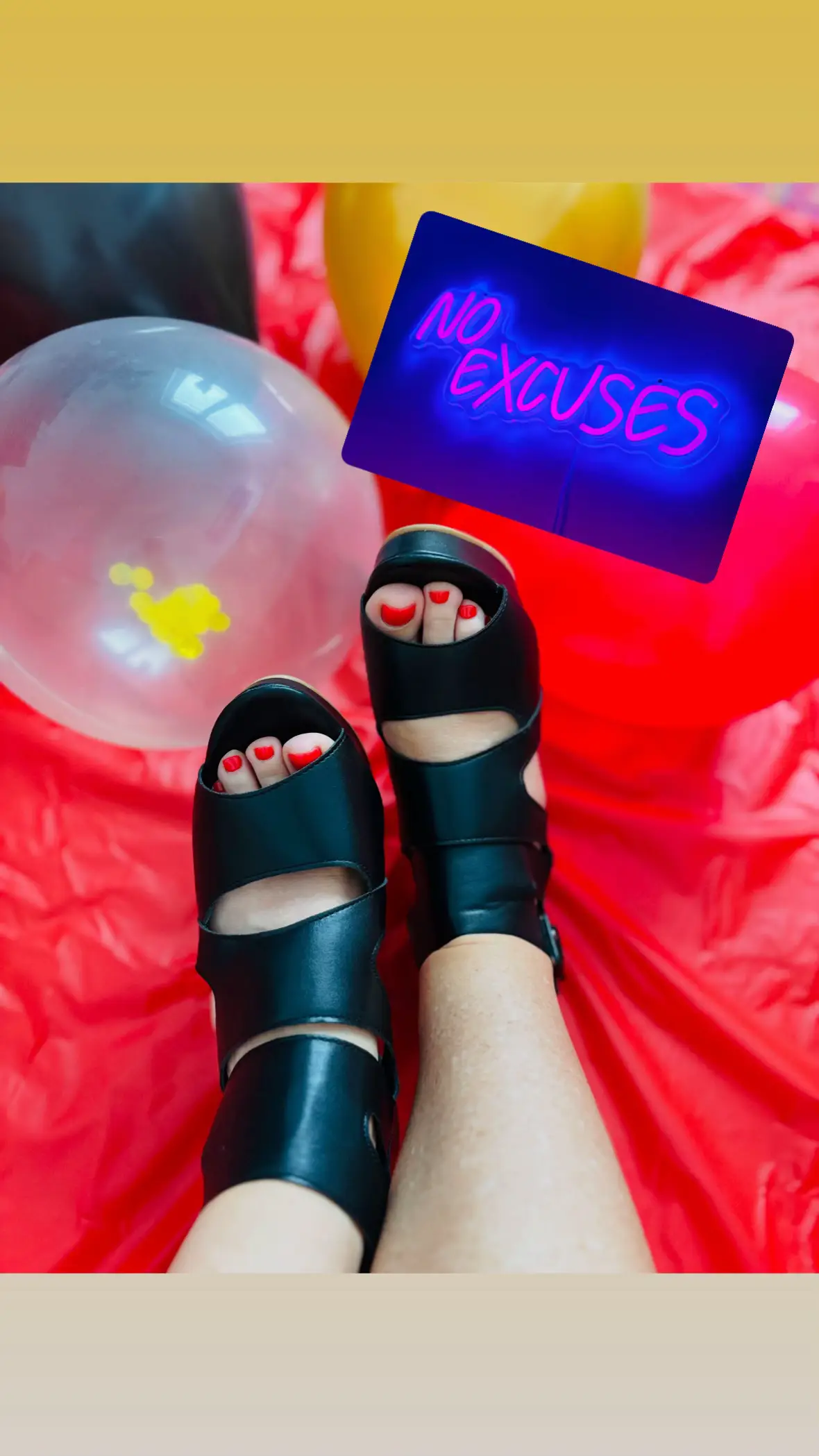 These feet don’t wait. They walk with purpose, they own every step. Heels or barefoot — no excuses, just power.💋 #everydayheels #powerinheels #vibes #ballon #selbstbewusst #statement #woman #womanpower 