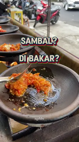Cara masak na anu unik, rasa teu eleh geleng ieu mah @Sambal Bakar Madam Mantap buat pecinta pedas mah 🔥🔥 #ciamis #ciamispride #tiktokpelitfyp #kulinerciamis 
