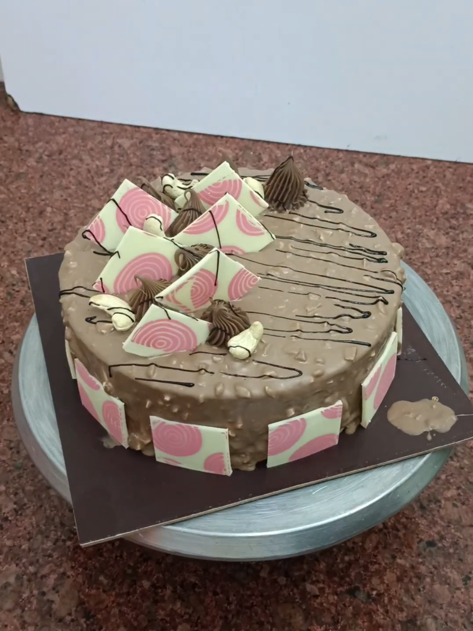 how to make Cashew nut cake design #tiktokindia #tik_tok #foryou #trendingvideo #food #viral_video #cake #birthday #cakedecorating #chocolate 