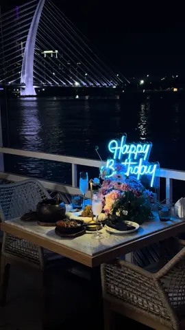Tổ chức sinh nhật ấm cúng trong không gian có view tuyệt đẹp tại trung tâm thành phố #Ros #BachDangHarbour #RosLifestyle #bytheriver #ModernAsianCuisine #Rosyachtclub #party 