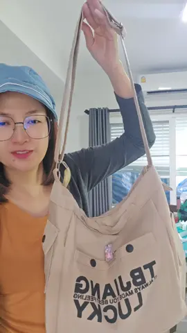 #กระเป๋า #กระเป๋าแฟชั่น #กระเป๋าสะพายข้าง #กระเป๋าสะพาย #กระเป๋าผ้าแคนวาส 