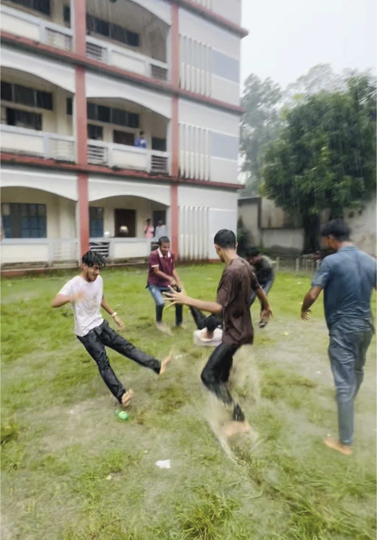 Besi kisu na ak jon pore giya bija gese tai kotha holo ami aka ken bija basay jabo sb gula ak sathe bij 😂😂#os_omar #foryou #hit_hart_omar #unfreezemyacount #viral #foryoupage #trending #fyp #explore 