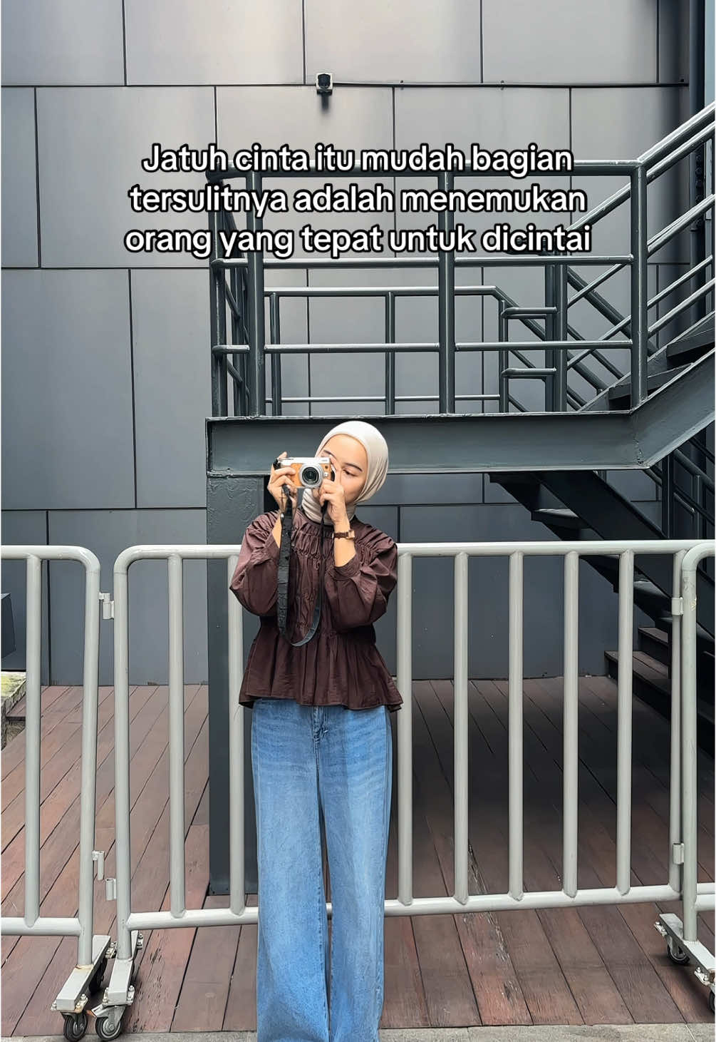 📸🌨️ Blouse @Toko Viral Karanganyar  #foryou #outfit #OOTD #fitcheck #quotestory 