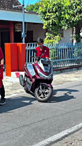 Impian mu mendarat brosis:) #pcx160roadsync #pcx160 #pcx160indonesia #pcx160modifikasi #ngawi24jam #ngawi_ramah #fypage #fyppppppppppppppppppppppp #fypdonggggggg #xybca #munculberanda 