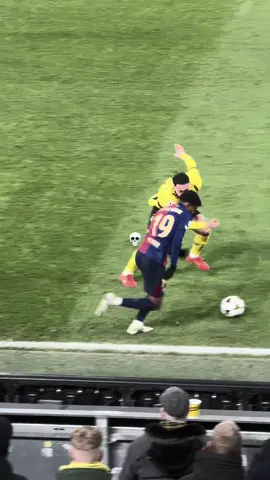 #lamineyamal #yamal #skills #dribbling #ballondor #bvb #fcb #championsleague #skill #baller #nextgen #fcbarcelona #barcelona #borussiadortmund #gambo479 