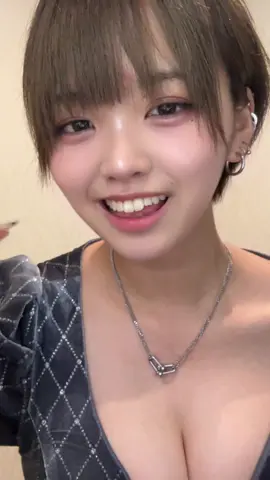 久しぶりのTiktok（◜𖥦◝ ） これもまた懐かしい音源だこと🙂‍↕️ #キャバ嬢 #ショートカット女子 #fyp 