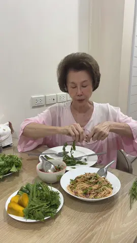 มื้อเย็นฝีมือลุงเล็กเช่นเคยค่า😍👍#ดวงดาวจารุจินดา #tiktokคนบันเทิง #ดญมียาหลานสาวคุณย่าดาว 
