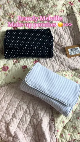 The build in mirror is a life saver🙏🤭 #fyp #trending #aesthetic #pinterest #fashion #brandymelville #brandymelvillehaul #brandymelvillevienna #brandymelvillemakeuppouch #brandymelvillepolkadot 