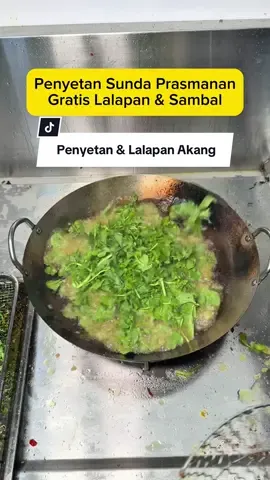 Penyetan Sunda prasmanan yang lalapan dan sambal gratis refil sepuasnya 😍😍😍  Penyetan & Lalapan Akang  Alamat : Jl Raya Kadisoka No 43, Purwomartani, Kalasan, Sleman, Jogja  Jam buka : 11.00-24.00 WIB  #penyetanjogja #lalapansunda #kulinerjogja 