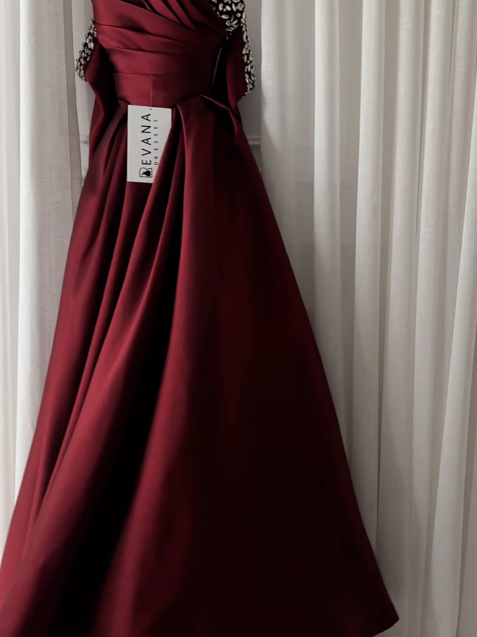 فستان عودي سهره #فساتين #فساتين_سهرة #viralvideo #مالي_خلق_احط_هاشتاقات 