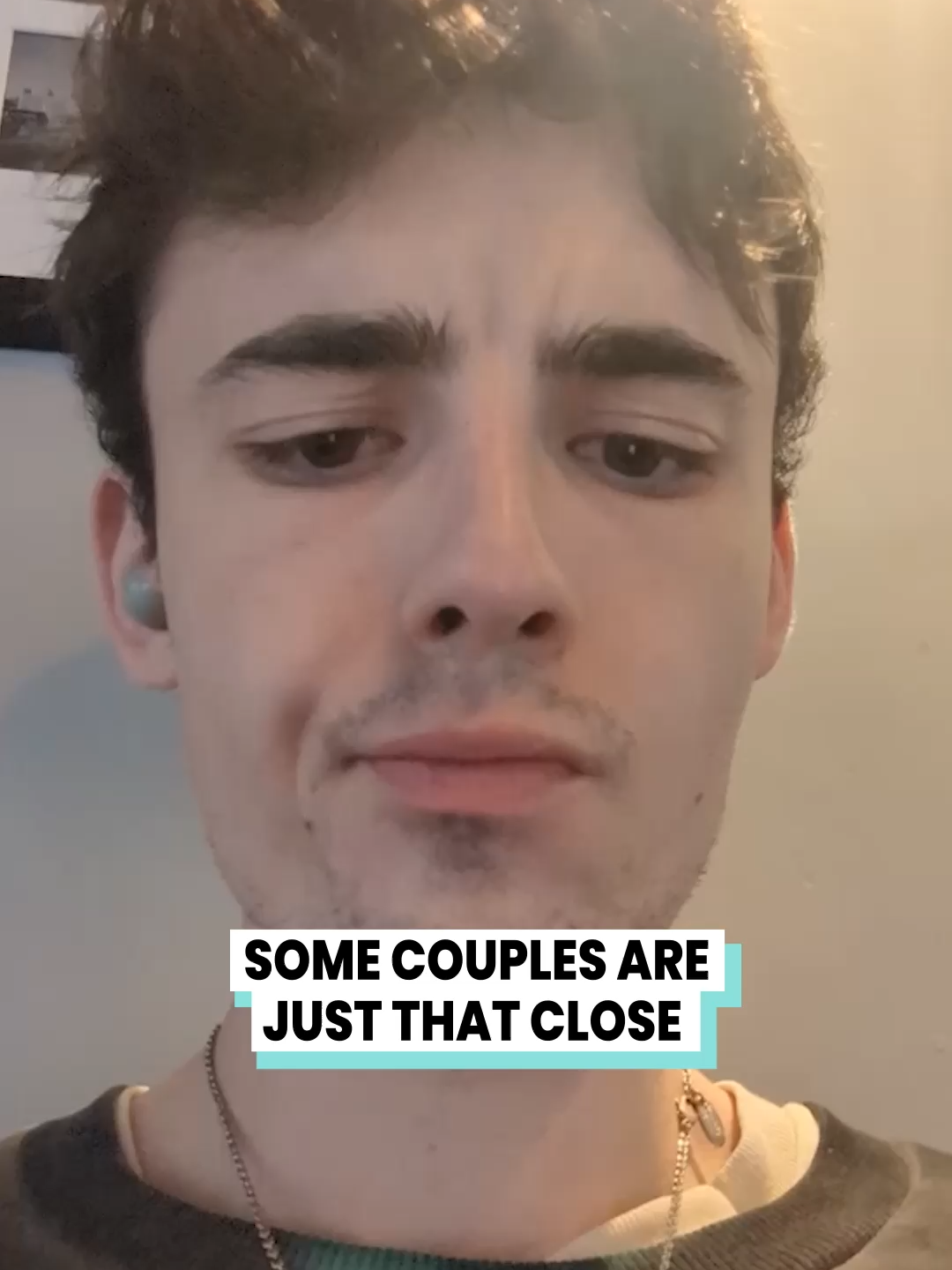 Well that takes holding hands too far (@elli.oat via @arkbykomi ) #couples #cheesycouples #toofar #toebeans