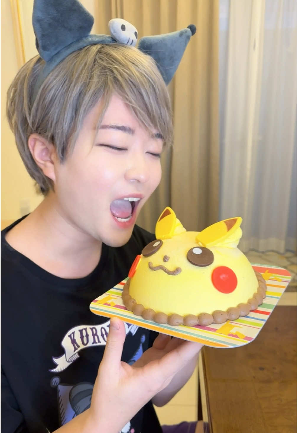 EAT AN ANIMATED CARDBOARD CAKE！#asmr 