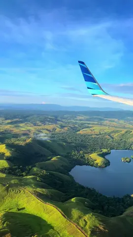 View Landing terbagus di Indonesia. 📍Bandara Sentani - Jayapura #jayapura #sentani_jayapura_papua #papuatiktok #papuapride #papuahits 