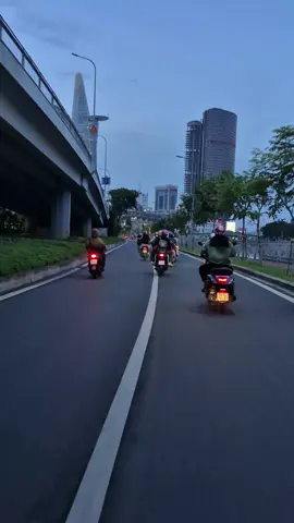 ...hoàng hôn nhớ... #saigon #tphcm  #langthangsaigon  #bitexco 