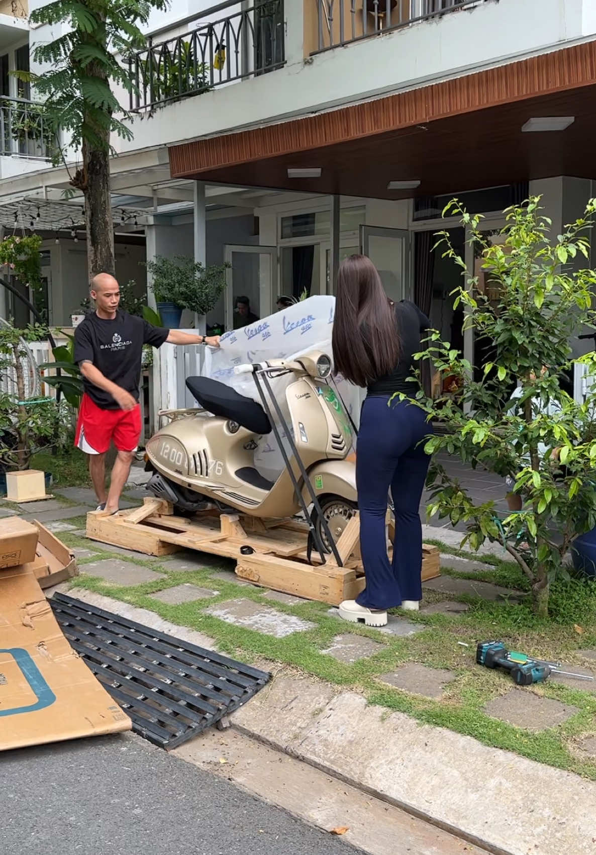 Bà.n gia.o siê.u phẩm Vespa 94.6 Dra.gon 🥰✈️ #showroom999 #cuahangxemay999 #piaggio #vespa #vespa946 #vespa946dragon #xuhuong #ilovetiktok #viral #flypシ 